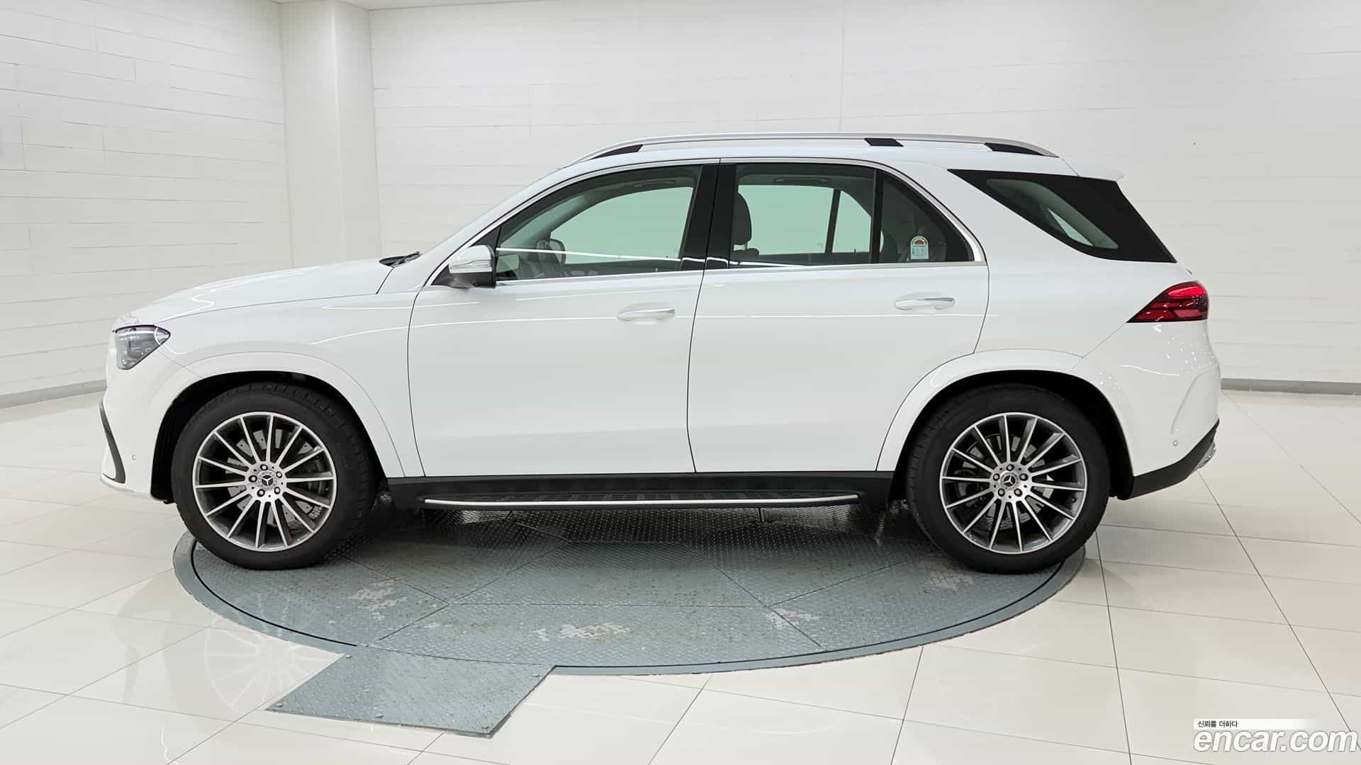 GLE-Class Mercedes-Benz 2025.7-OUTER-002