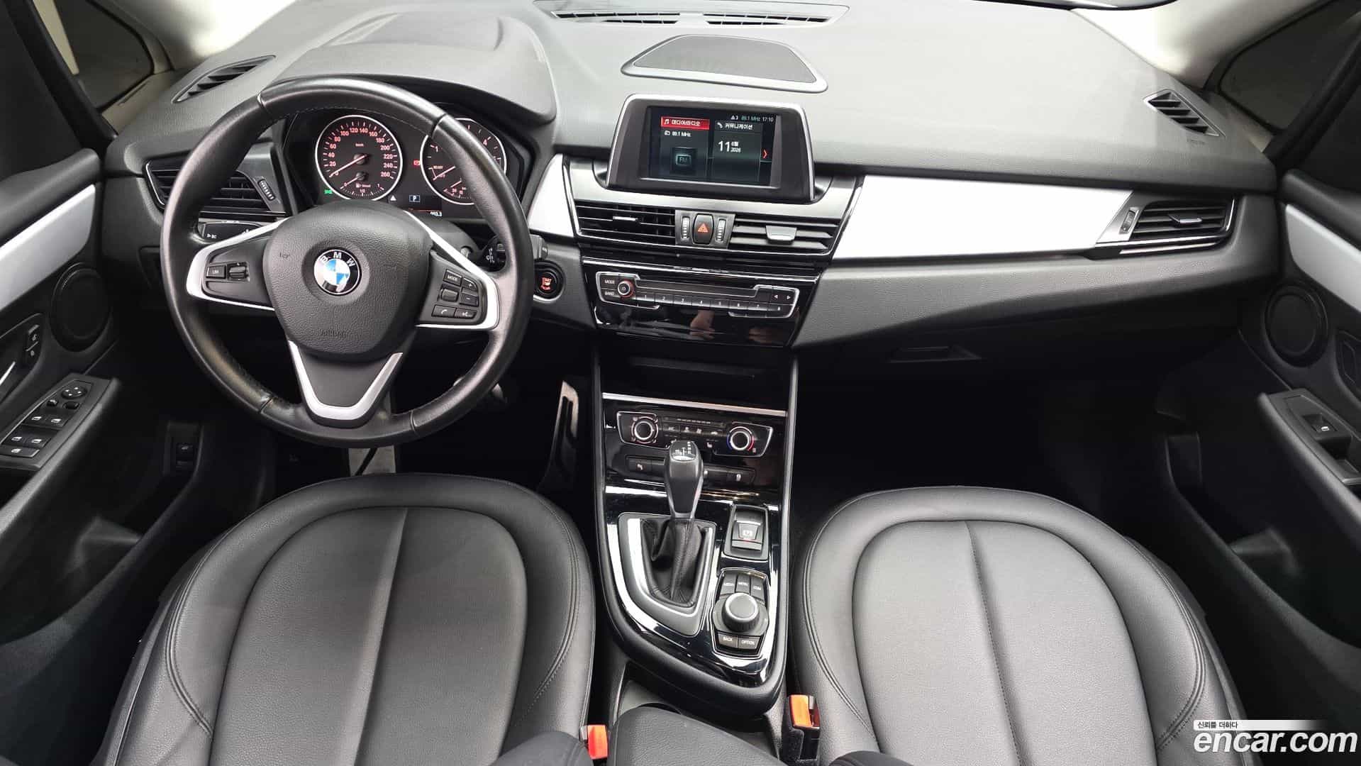 2-Series BMW 2017.10-INNER-007