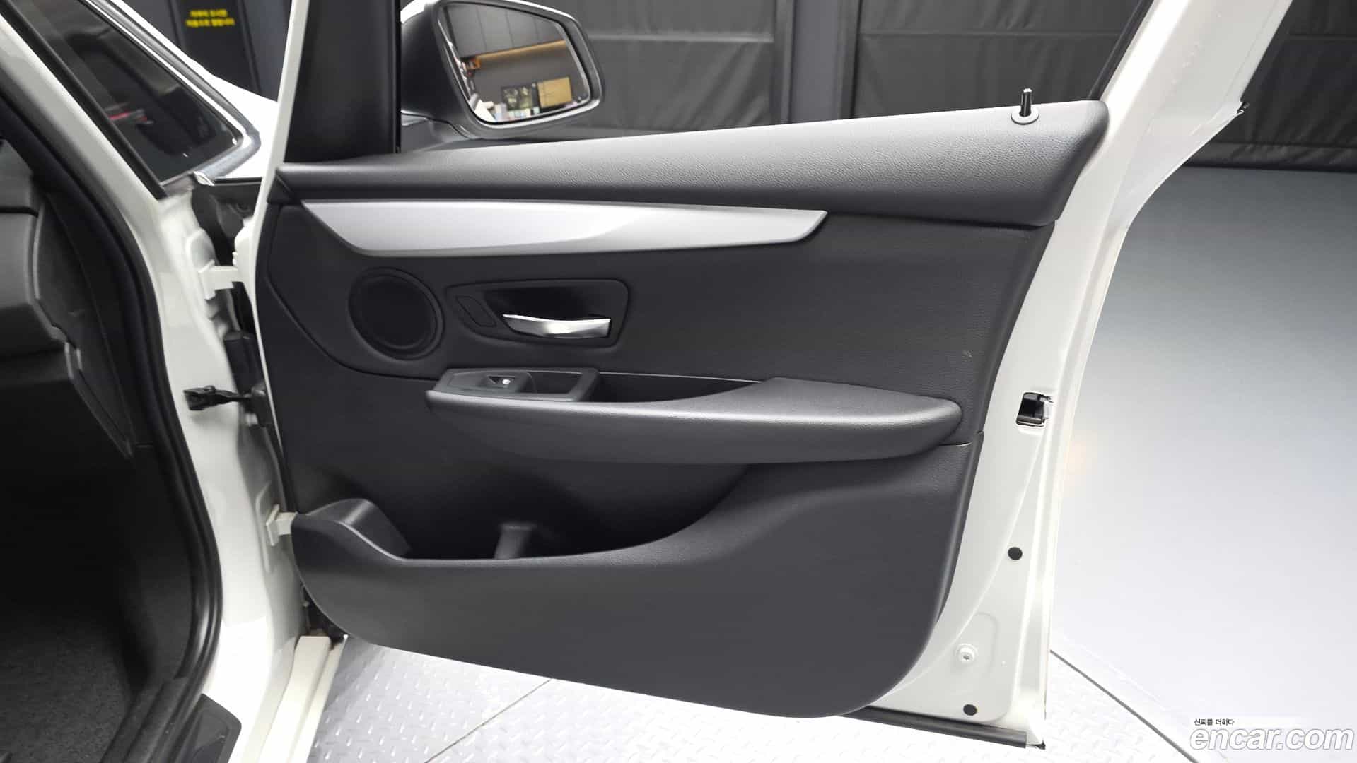 2-Series BMW 2017.10-INNER-034