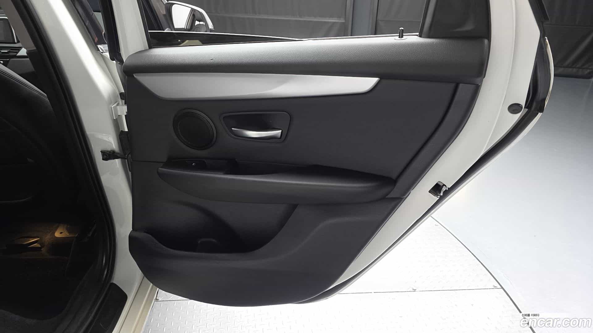 2-Series BMW 2017.10-INNER-035