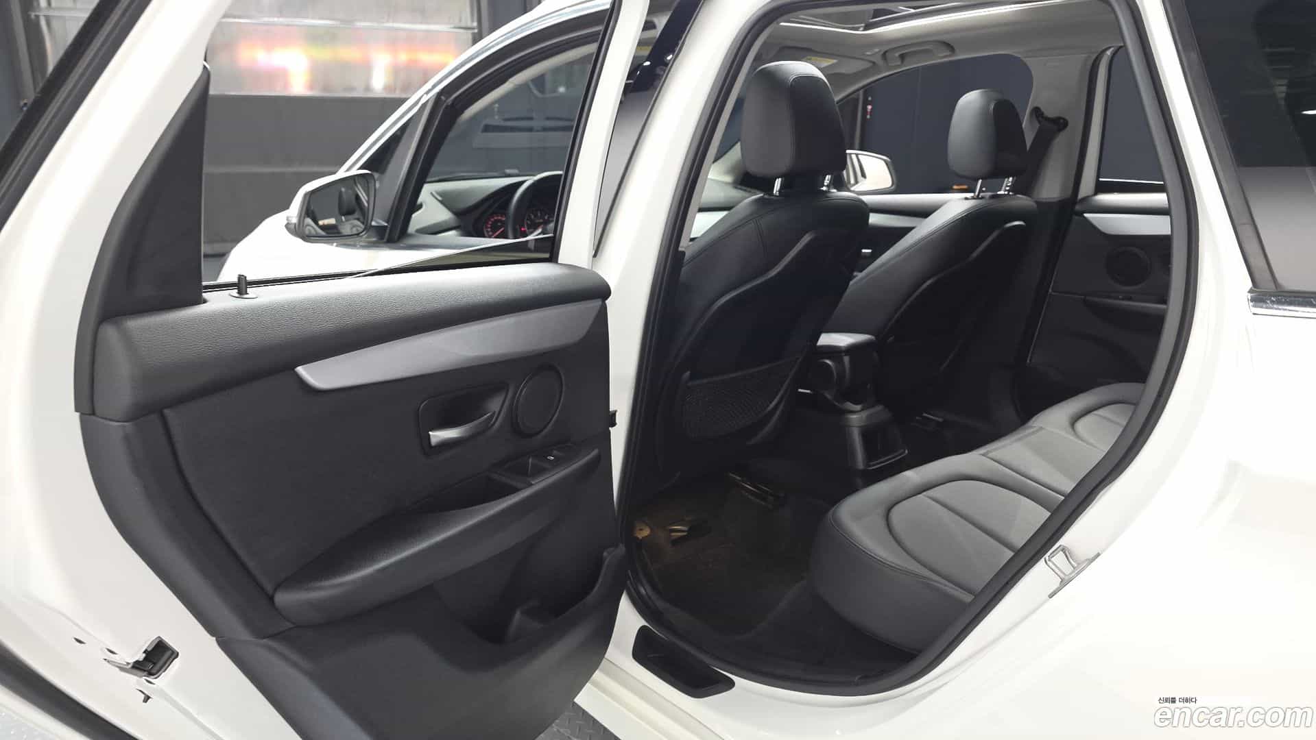 2-Series BMW 2017.10-INNER-036