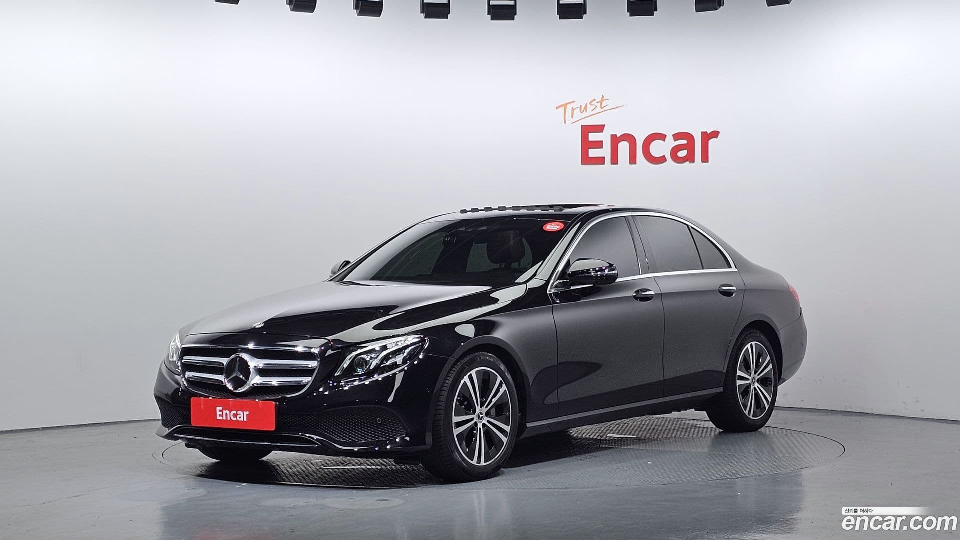 Main__Slider__Photo:E-Class Mercedes-Benz 2020.3-0