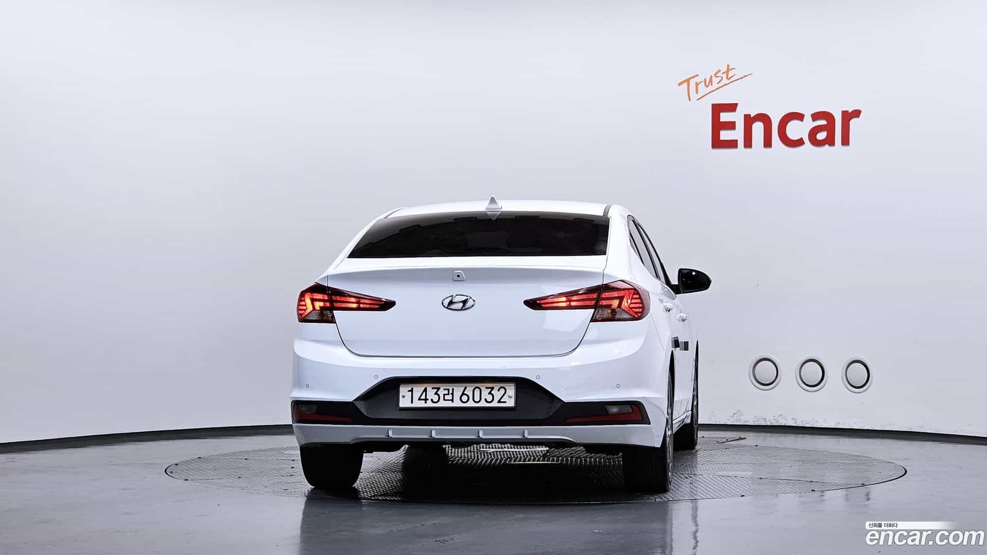 AVANTE Hyundai 2019.2-OUTER-004