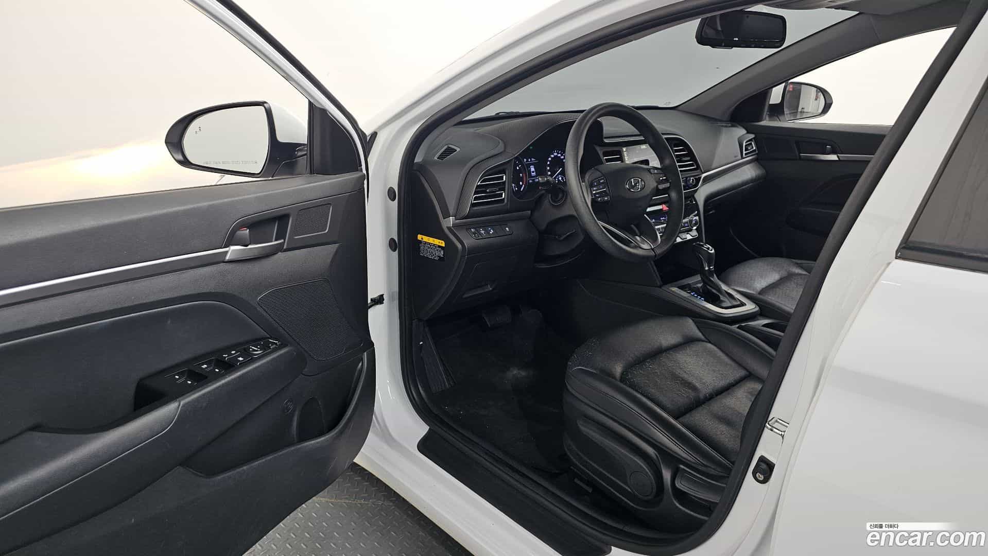 AVANTE Hyundai 2019.2-INNER-010