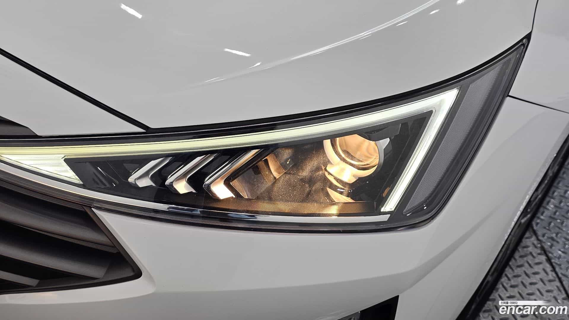 AVANTE Hyundai 2019.2-OUTER-032