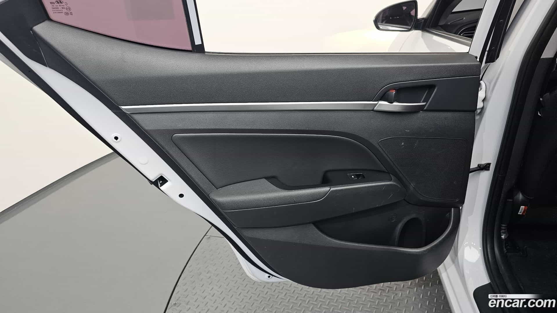 AVANTE Hyundai 2019.2-INNER-035
