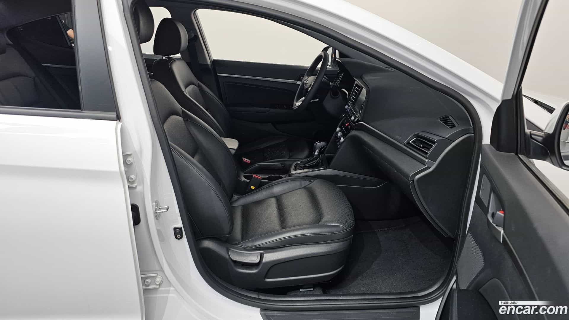 AVANTE Hyundai 2019.2-INNER-036