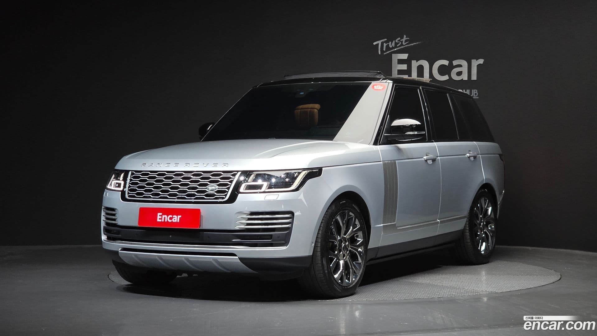 Main__Slider__Photo:Range Rover Land Rover 2019.11-0