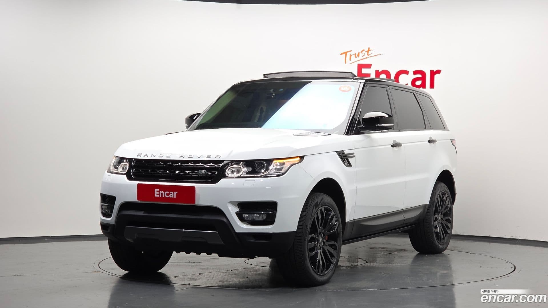 Main__Slider__Photo:Range Rover Sport Land Rover 2016.4-0