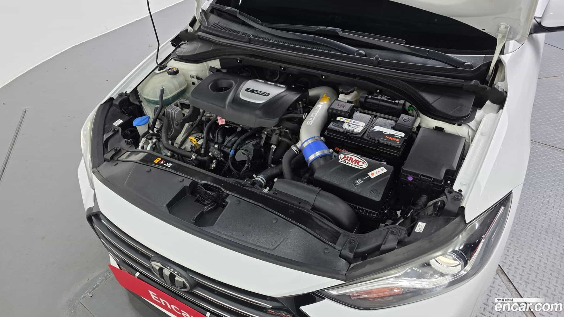 AVANTE Hyundai 2017.2-OUTER-006