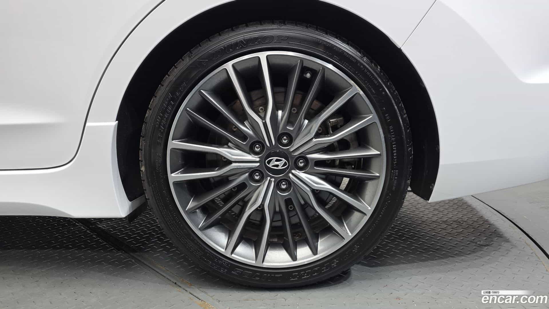 AVANTE Hyundai 2017.2-OUTER-031