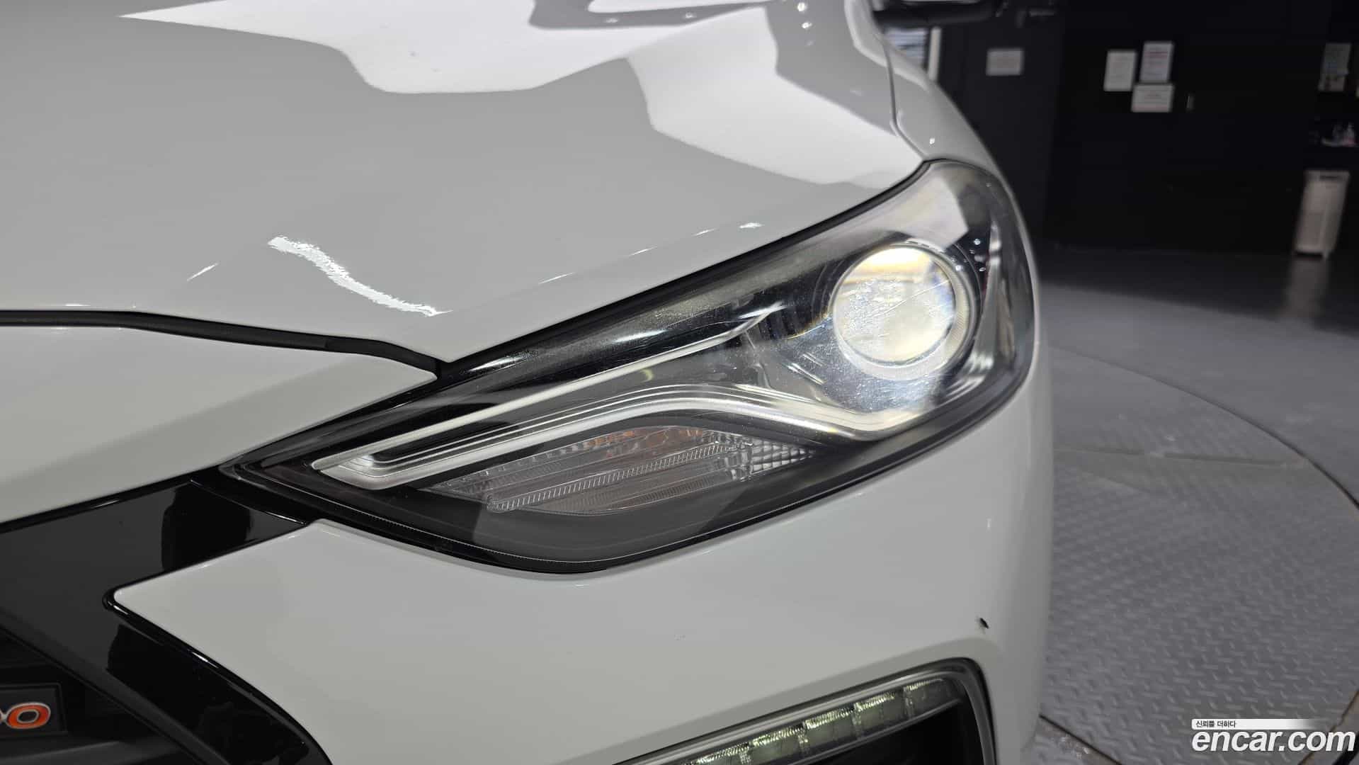 AVANTE Hyundai 2017.2-OUTER-032