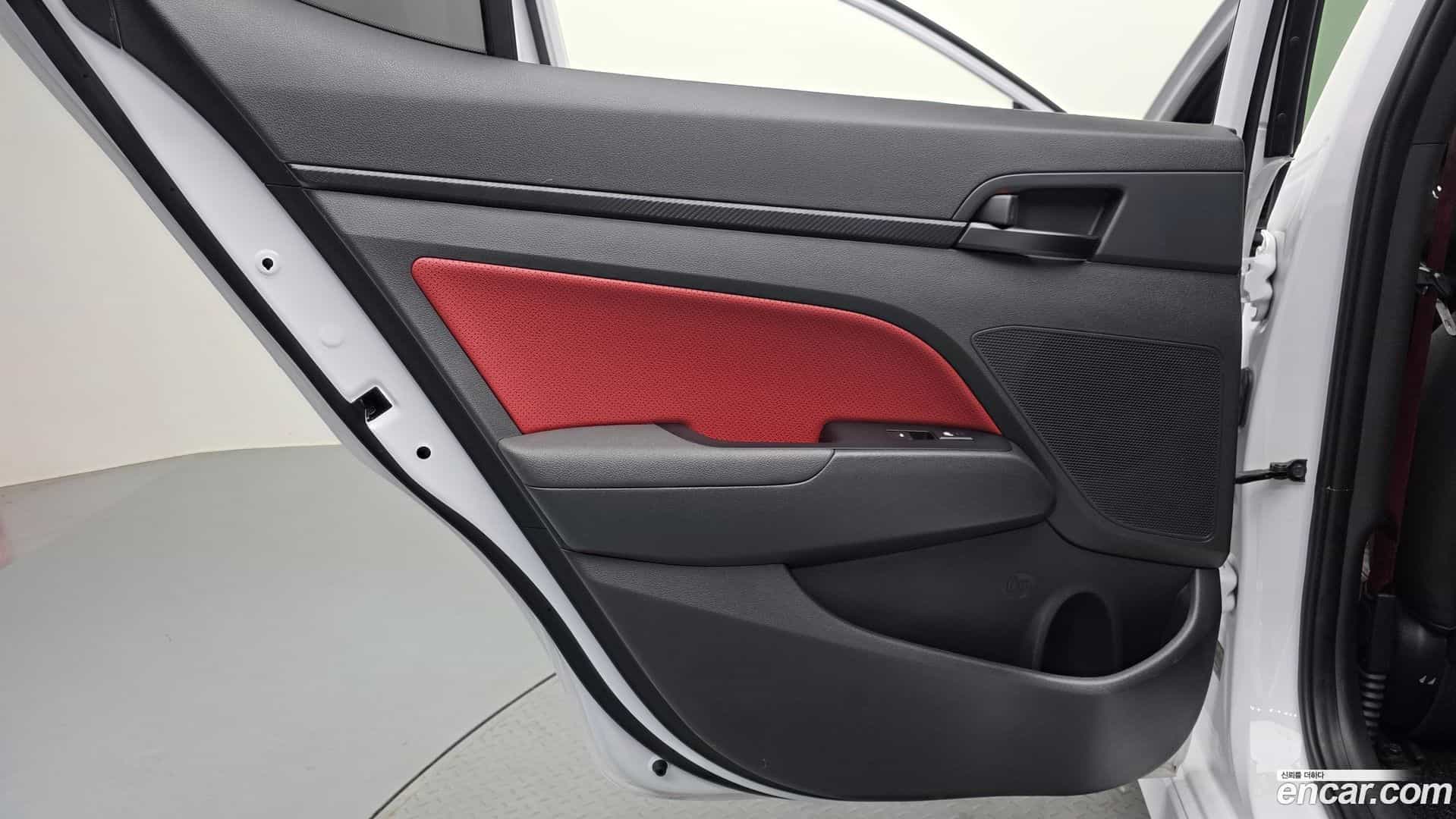 AVANTE Hyundai 2017.2-INNER-035