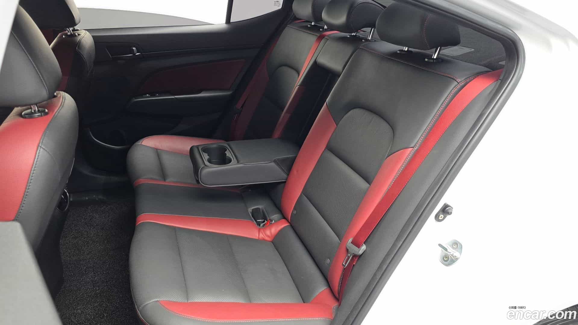 AVANTE Hyundai 2017.2-INNER-036