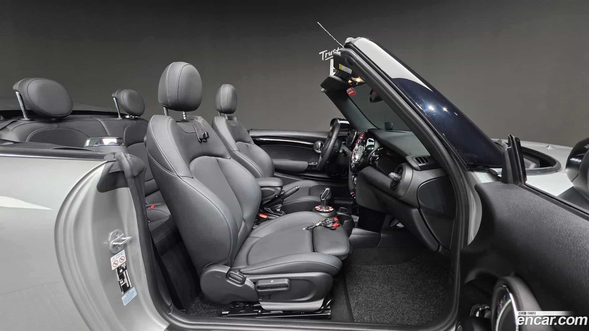 Cooper Convertible Mini 2024.0-INNER-010