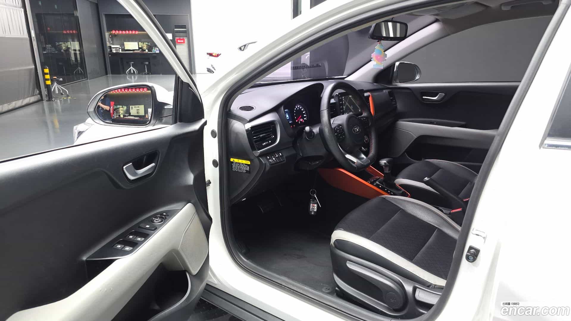 Stonic Kia 2017.10-INNER-010