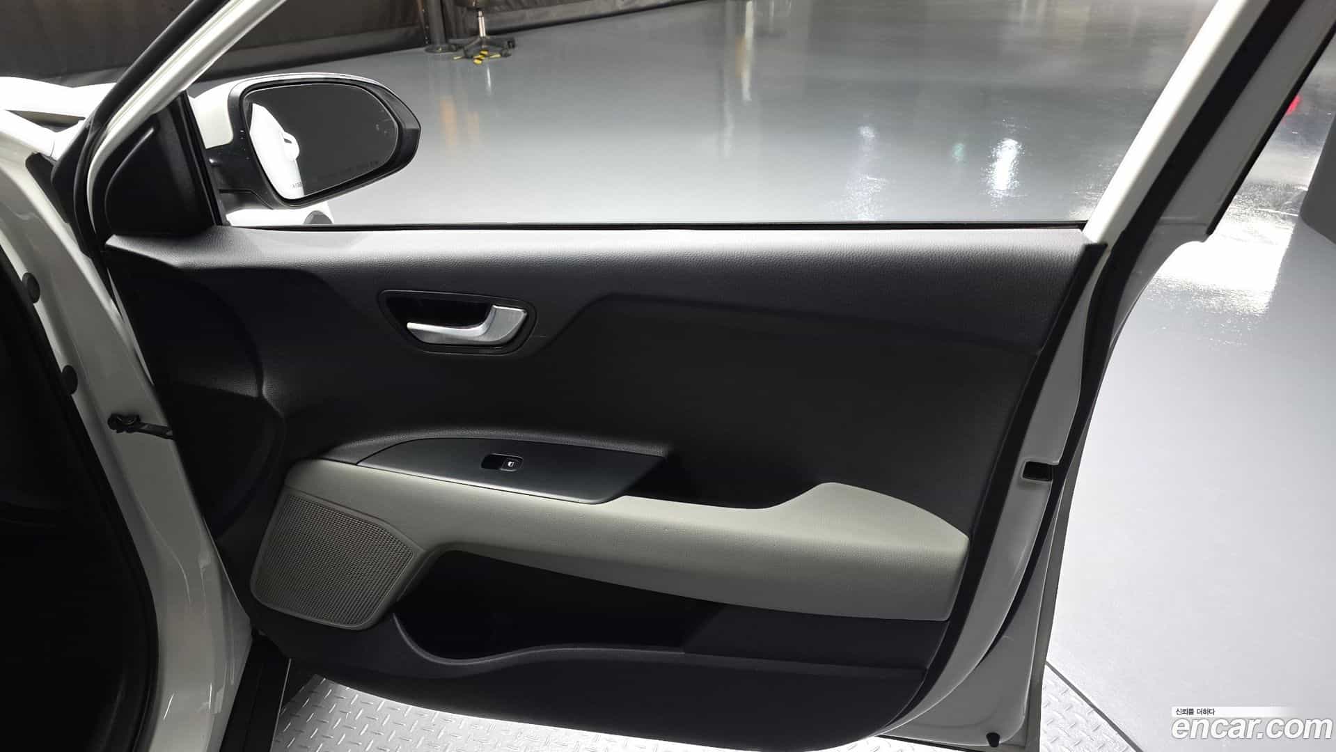 Stonic Kia 2017.10-INNER-034