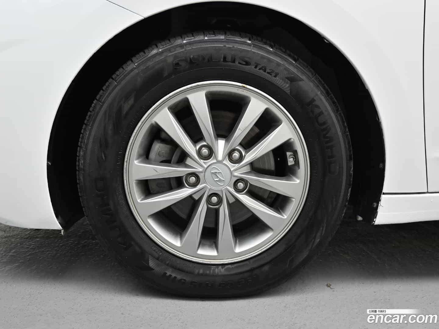 AVANTE Hyundai 2019.0-OUTER-005