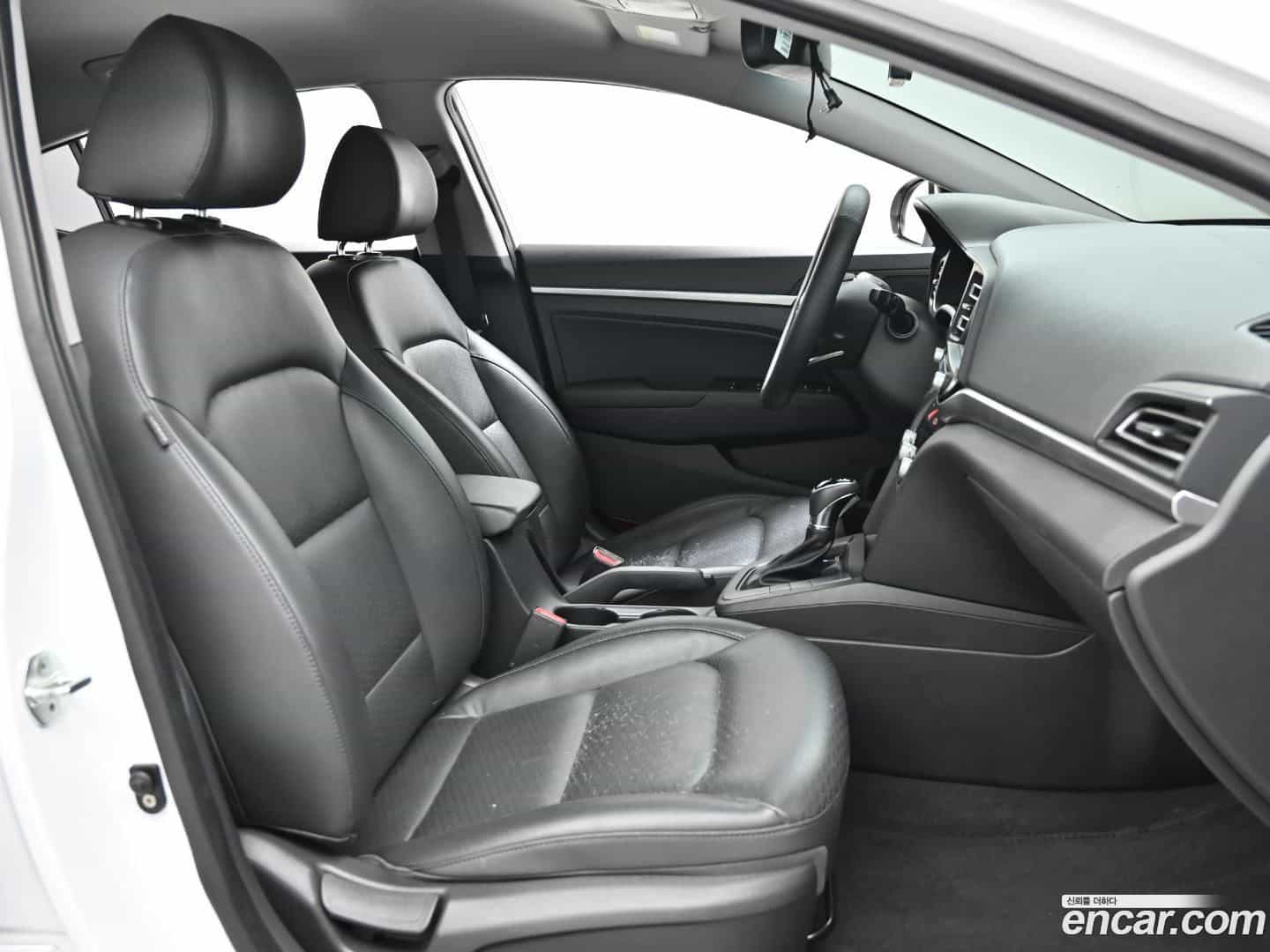 AVANTE Hyundai 2019.0-INNER-010