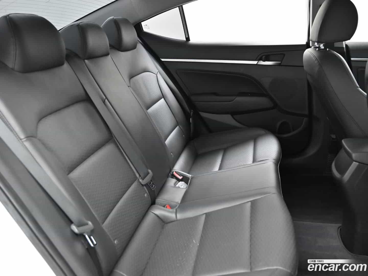 AVANTE Hyundai 2019.0-OPTION-016