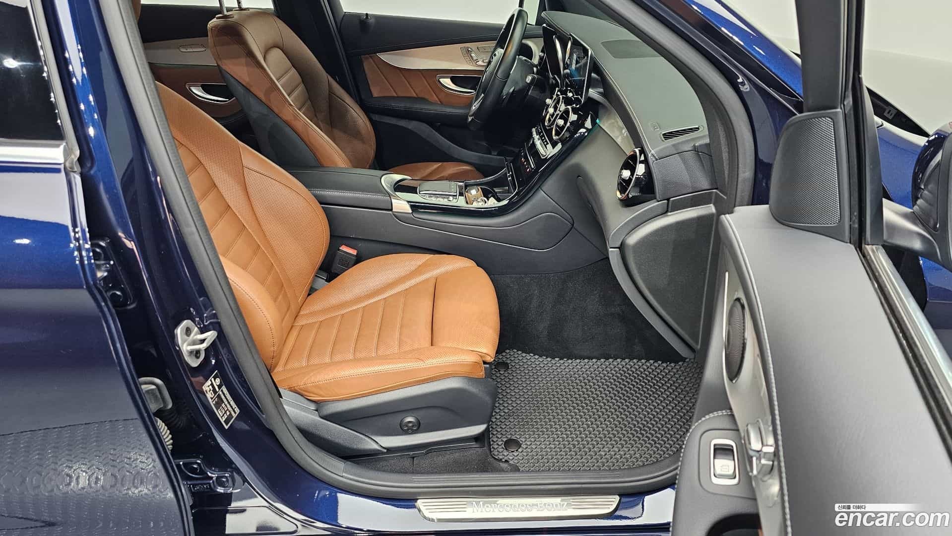 GLC-Class Mercedes-Benz 2022.11-INNER-036