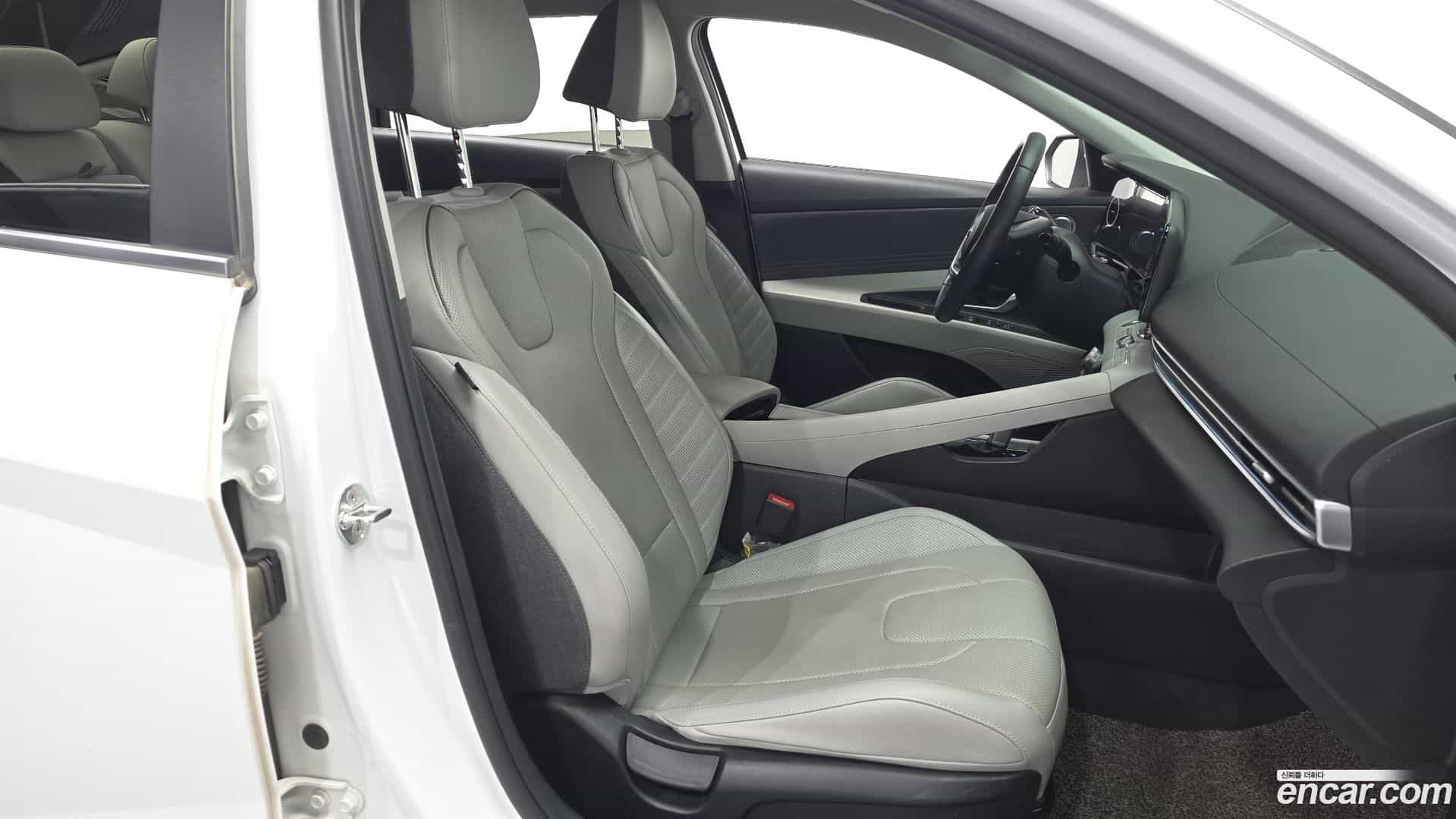 AVANTE Hyundai 2021.11-OPTION-016