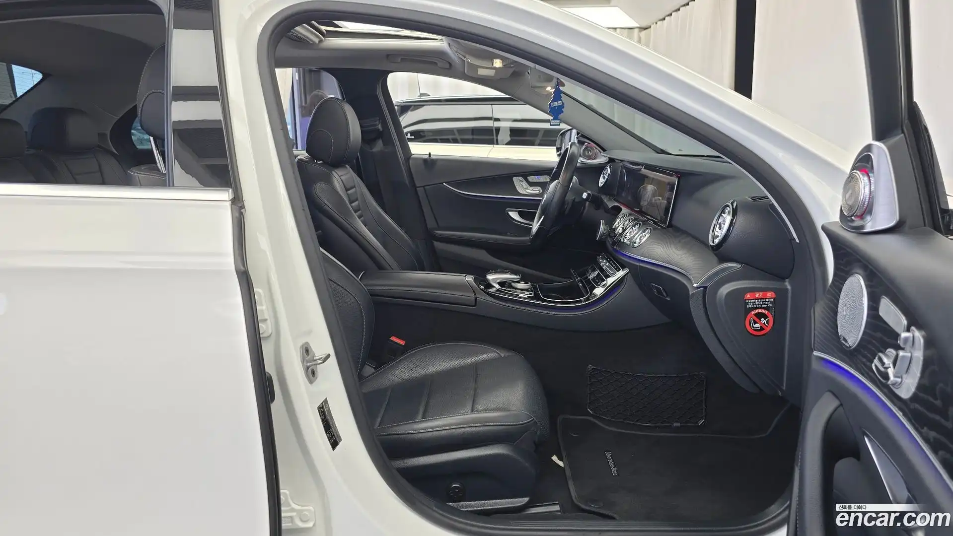 E-Class Mercedes-Benz 2018.10-OPTION-015