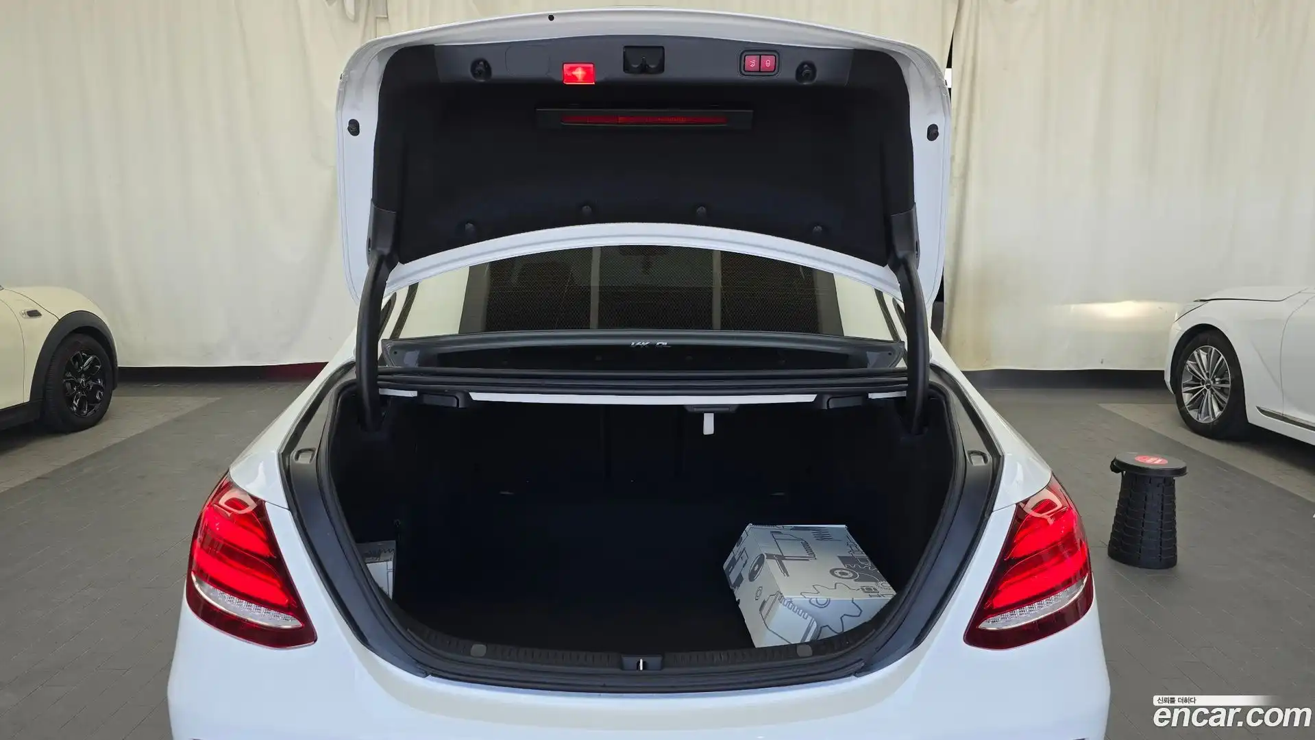 E-Class Mercedes-Benz 2018.10-OPTION-024