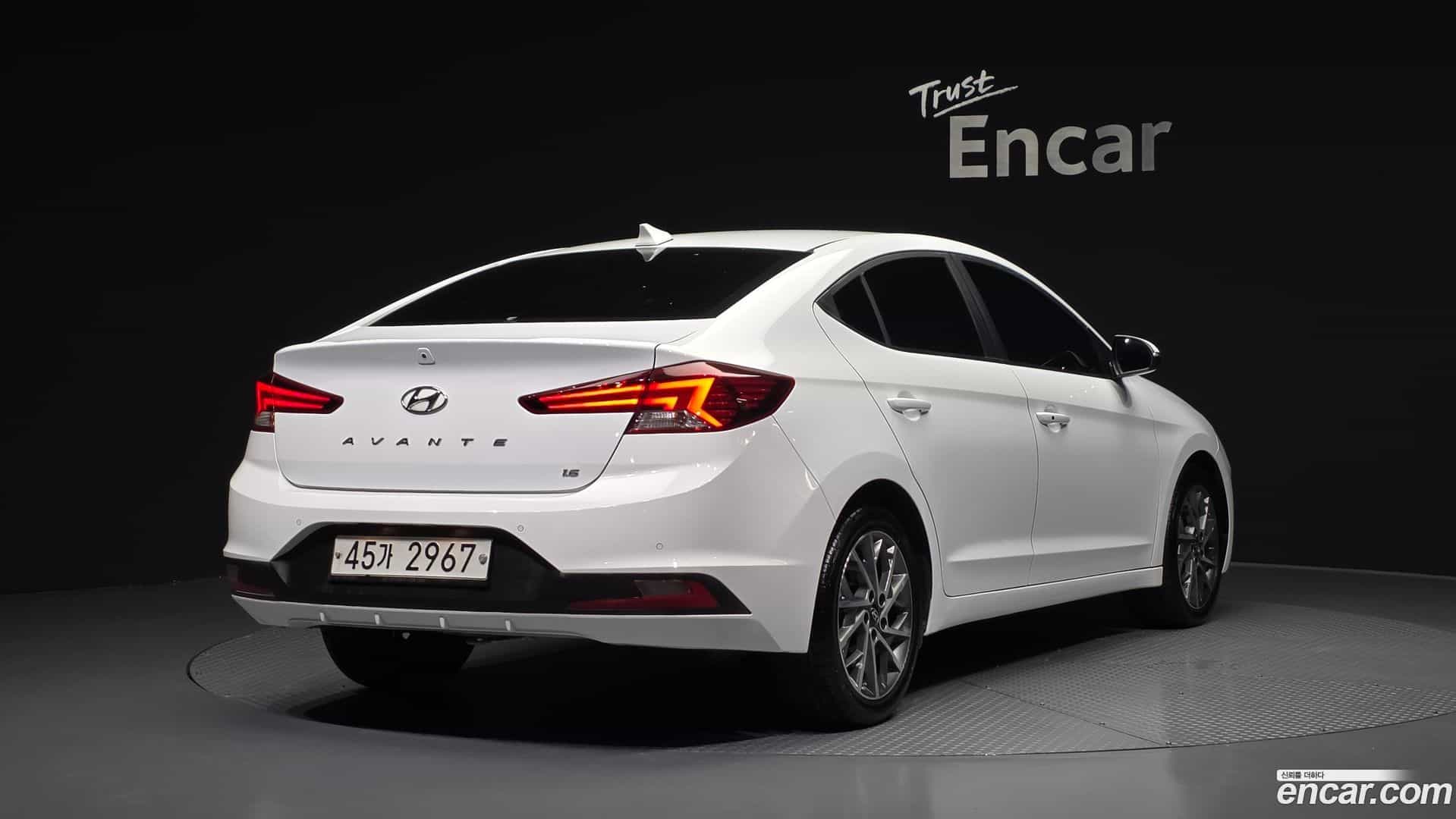AVANTE Hyundai 2018.9-OUTER-002