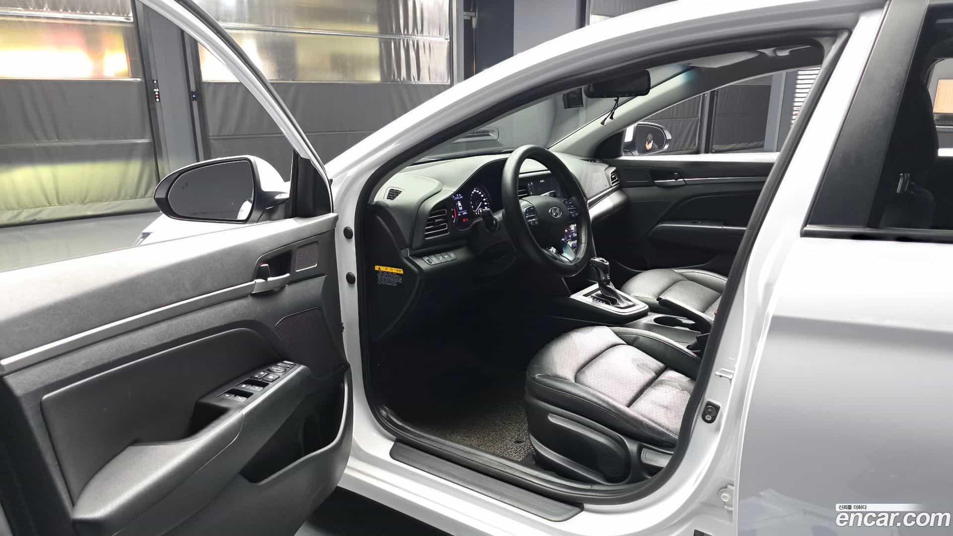 AVANTE Hyundai 2018.9-INNER-010
