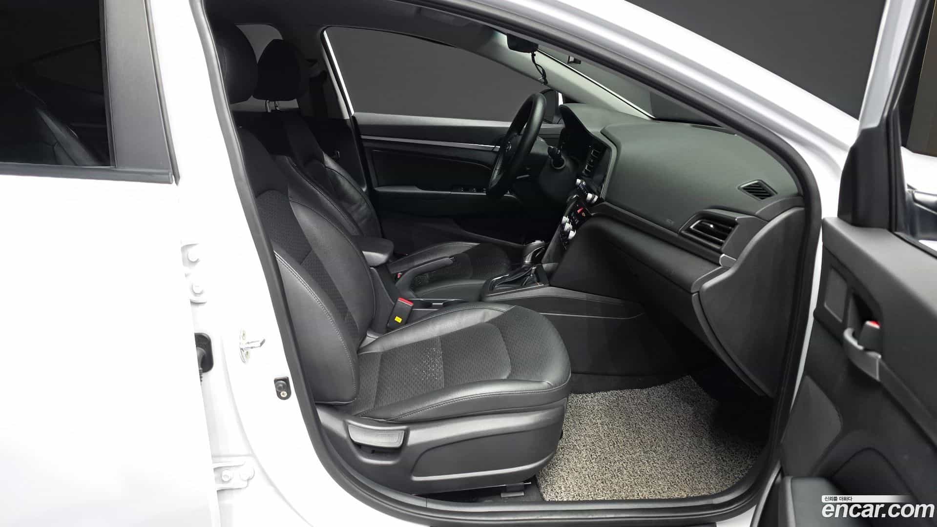 AVANTE Hyundai 2018.9-OPTION-015