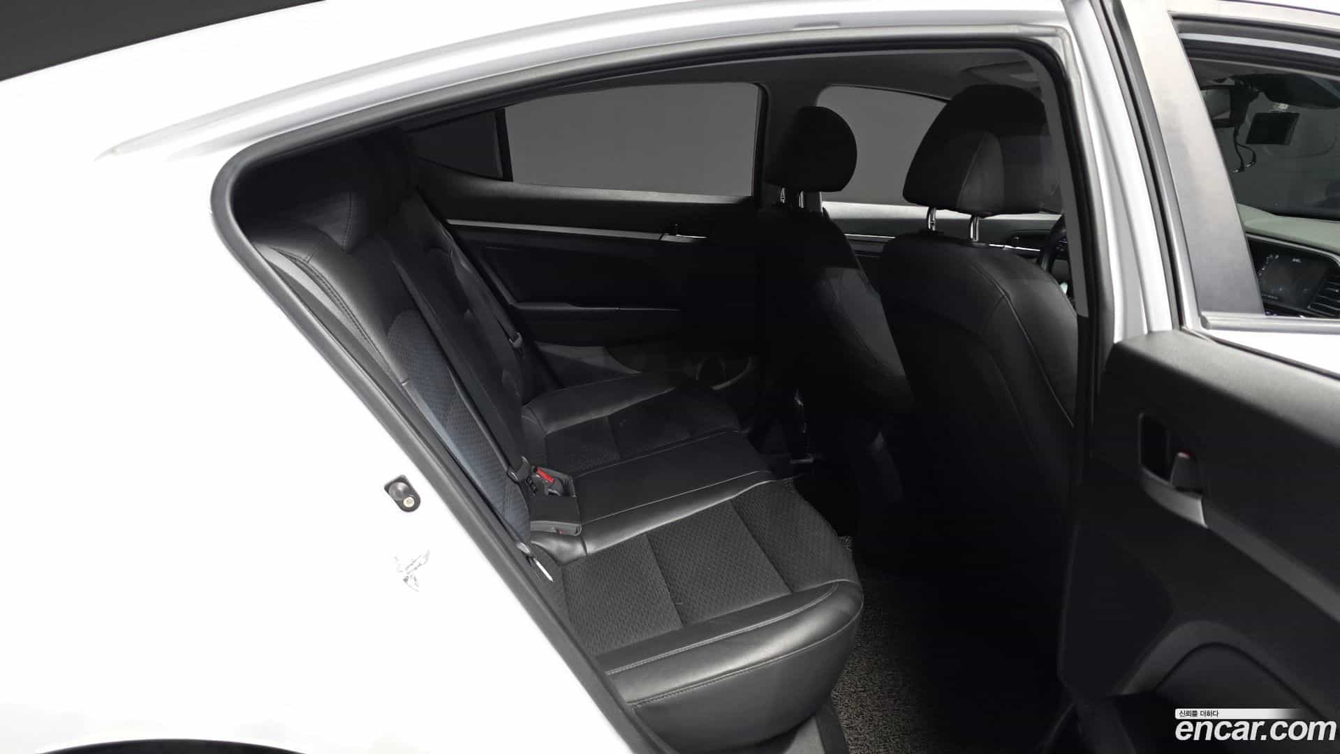AVANTE Hyundai 2018.9-OPTION-016