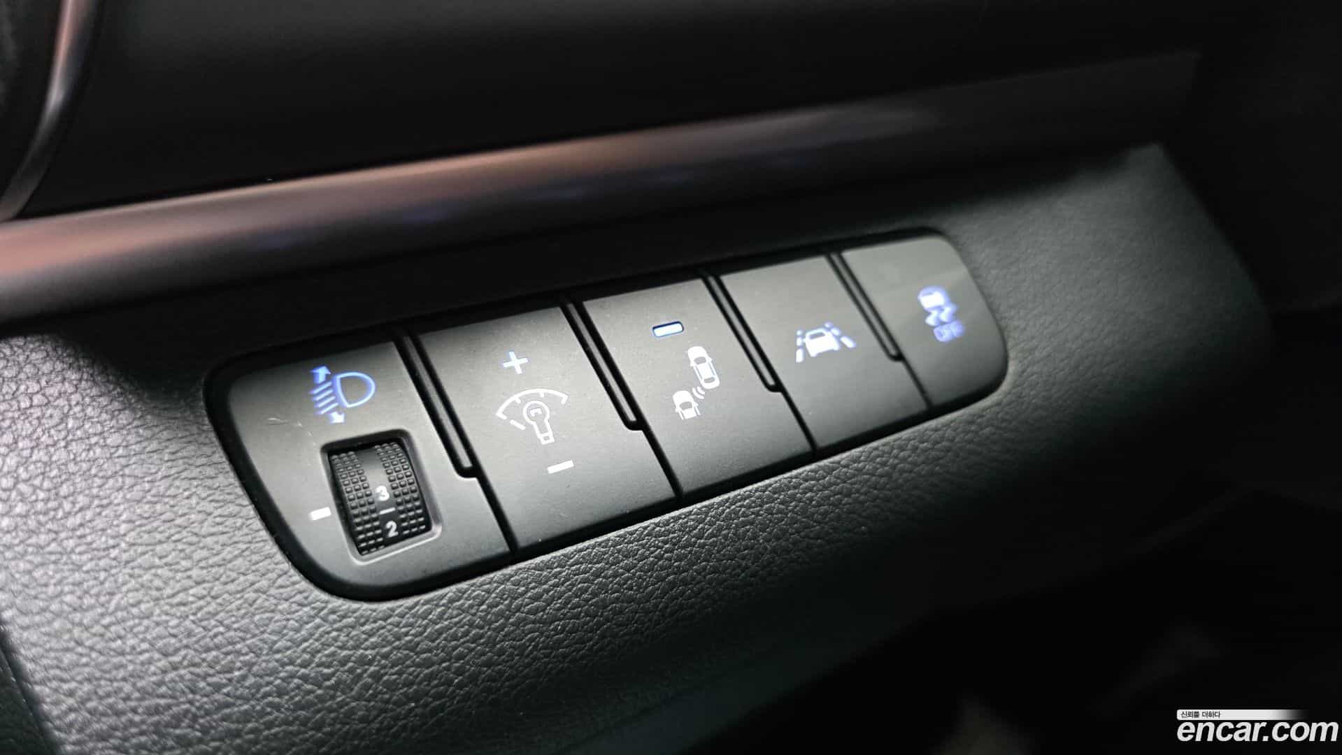 AVANTE Hyundai 2018.9-OPTION-023