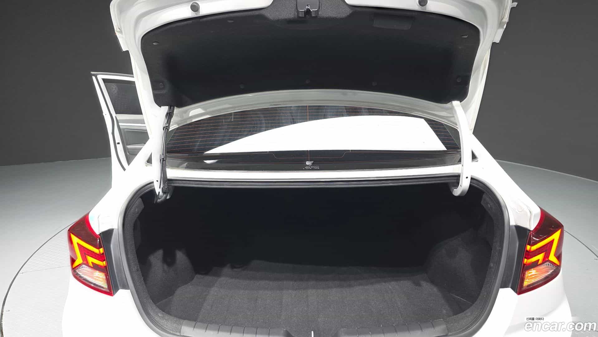 AVANTE Hyundai 2018.9-OPTION-024