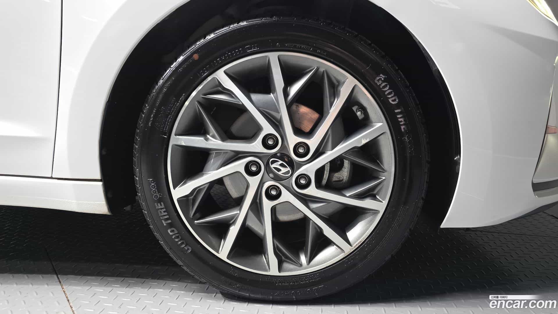 AVANTE Hyundai 2018.9-OUTER-031