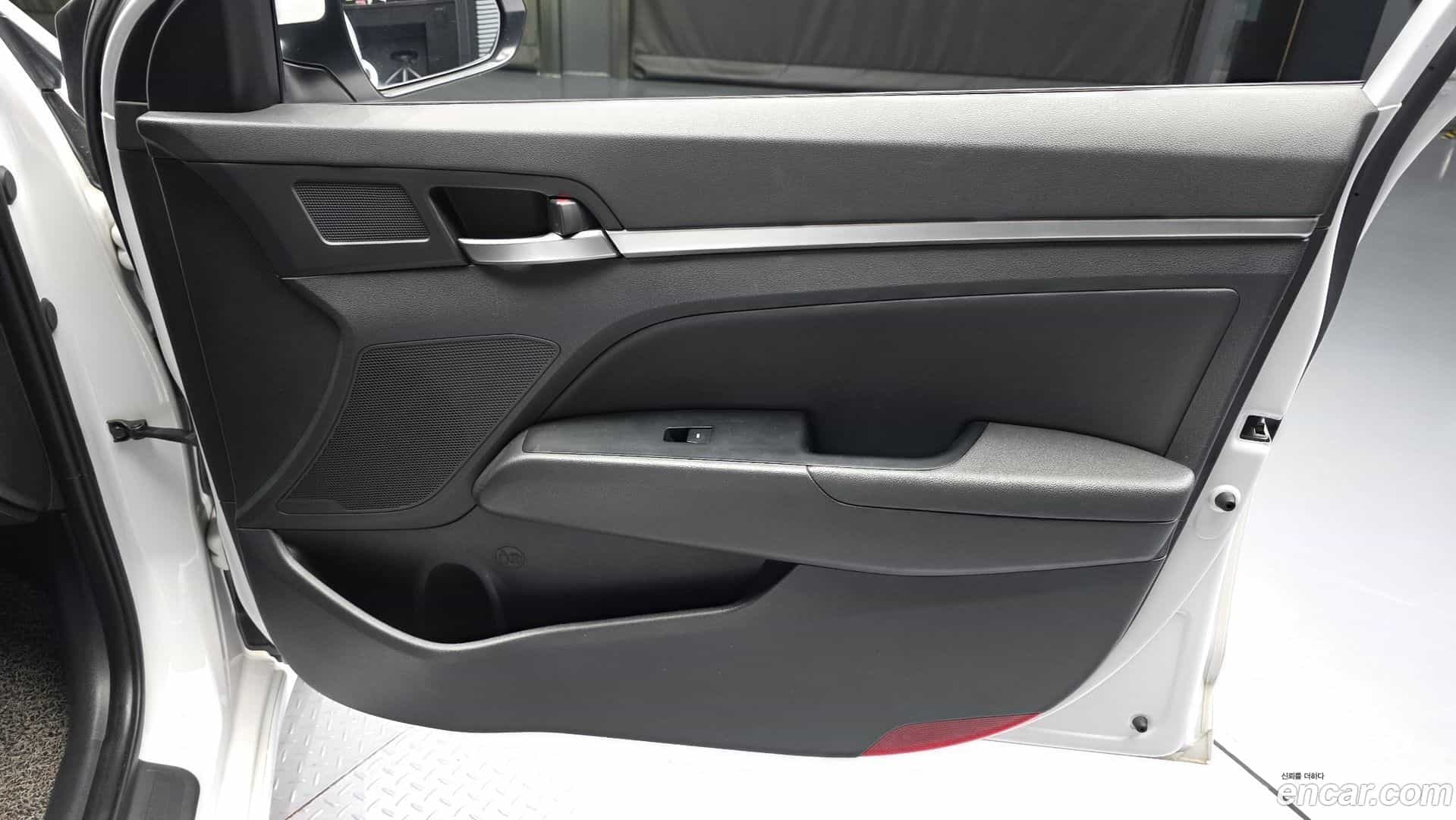 AVANTE Hyundai 2018.9-INNER-034