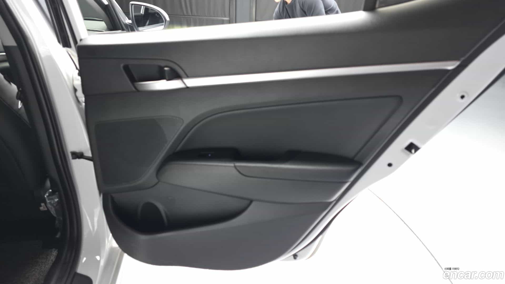 AVANTE Hyundai 2018.9-INNER-035