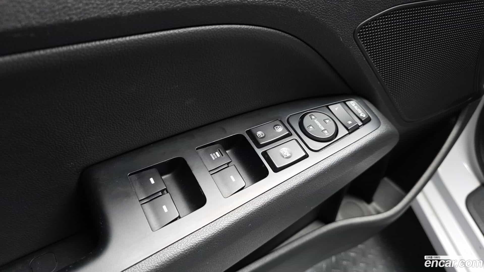 AVANTE Hyundai 2018.9-OPTION-040