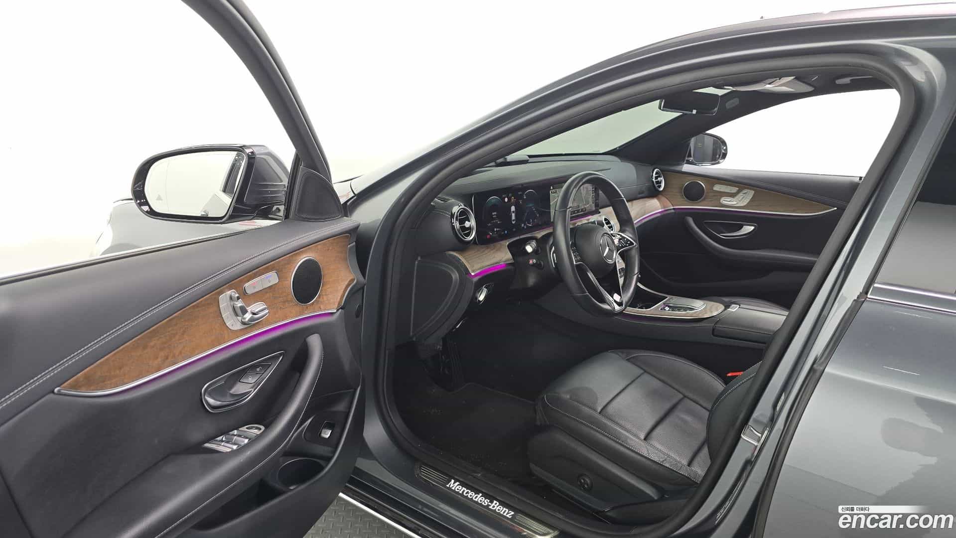 E-Class Mercedes-Benz 2022.3-INNER-010