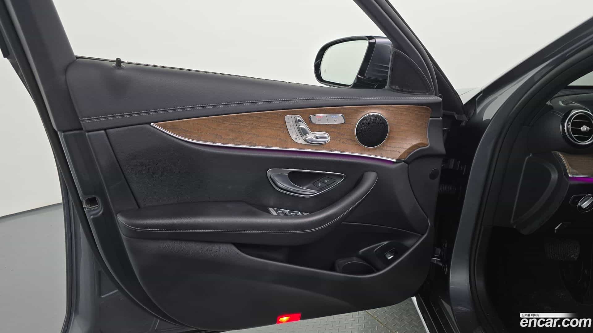 E-Class Mercedes-Benz 2022.3-INNER-034