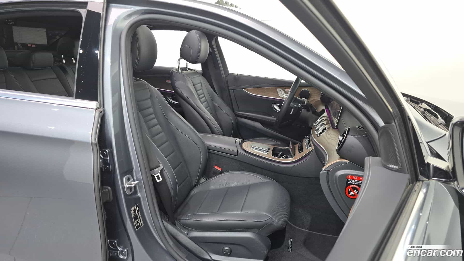 E-Class Mercedes-Benz 2022.3-INNER-036