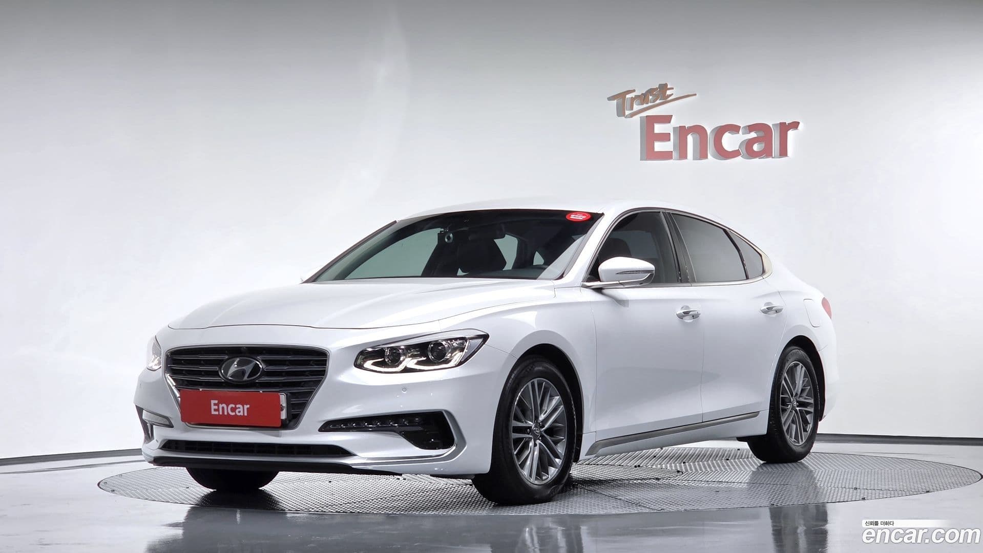 Main__Slider__Photo:Grandeur Hyundai 2019.1-0