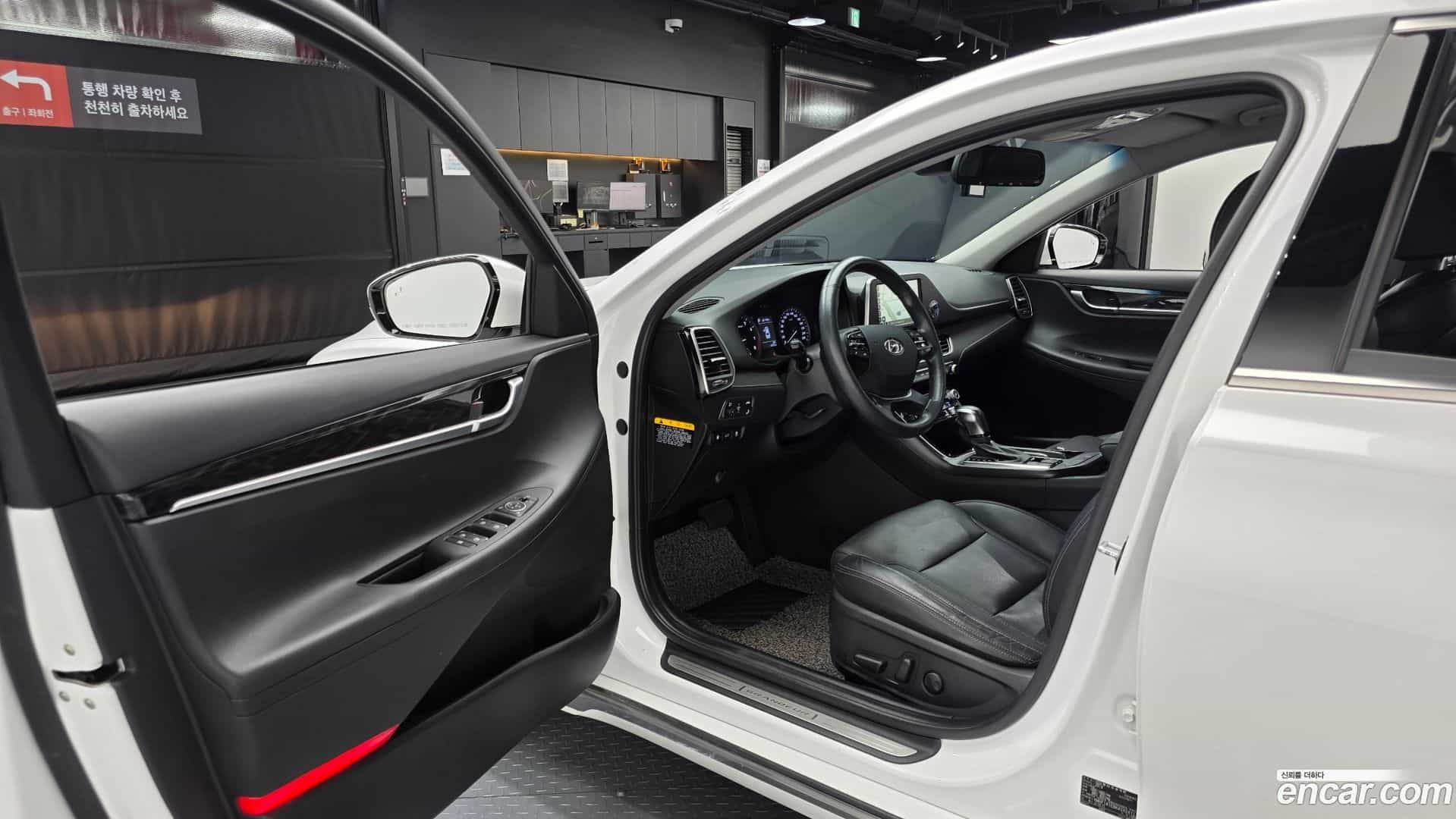 Grandeur Hyundai 2019.1-INNER-010