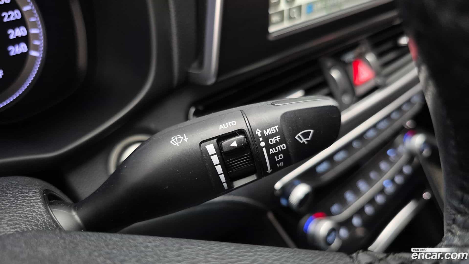 Grandeur Hyundai 2019.1-OPTION-022