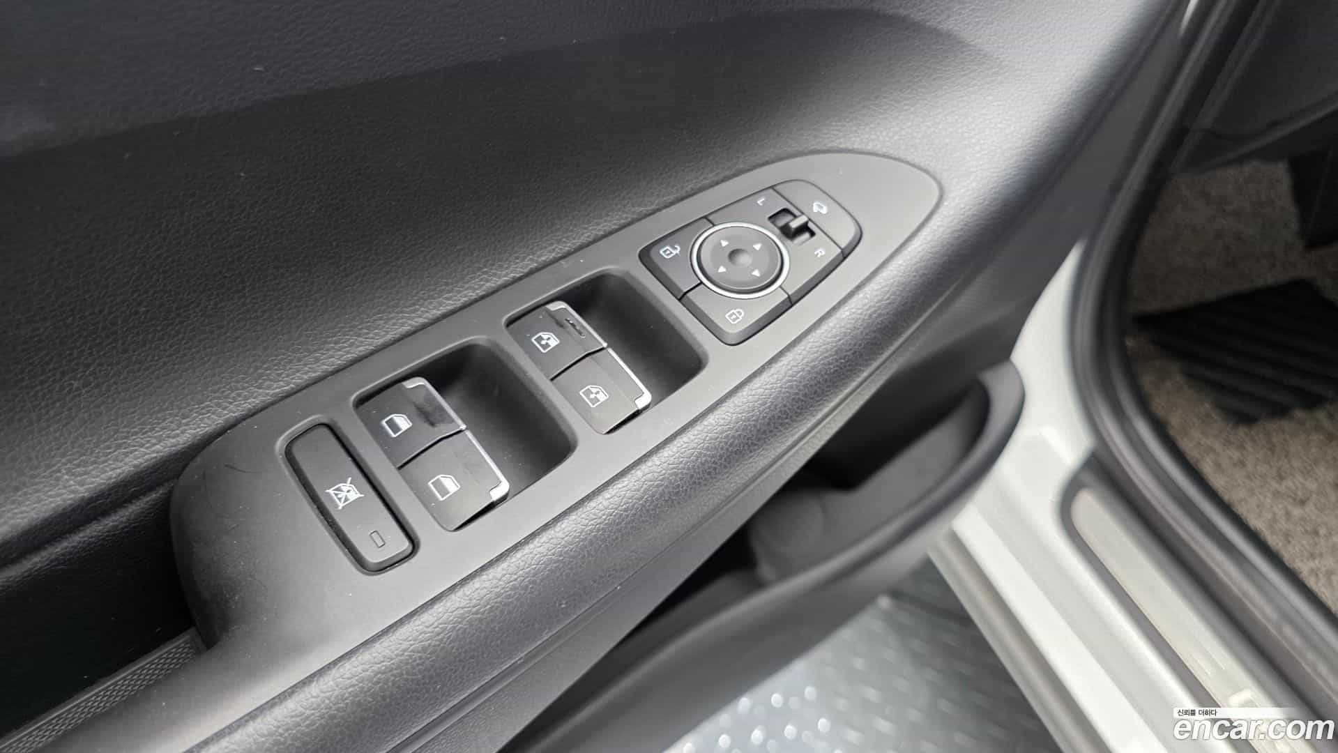 Grandeur Hyundai 2019.1-OPTION-023