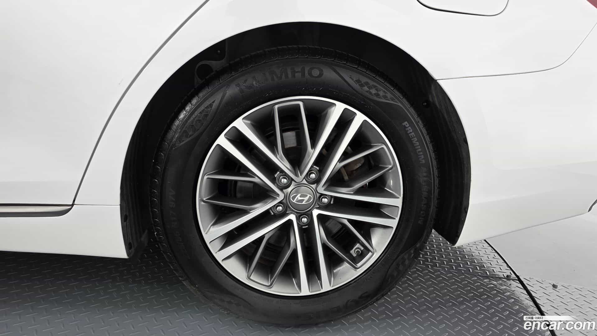 Grandeur Hyundai 2019.1-OUTER-031