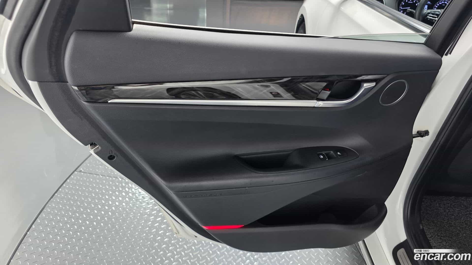 Grandeur Hyundai 2019.1-INNER-035