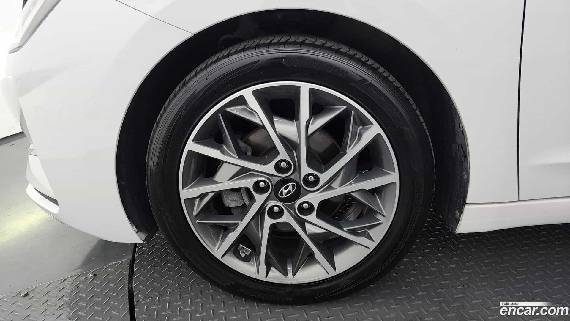 AVANTE Hyundai 2019.5-OUTER-005