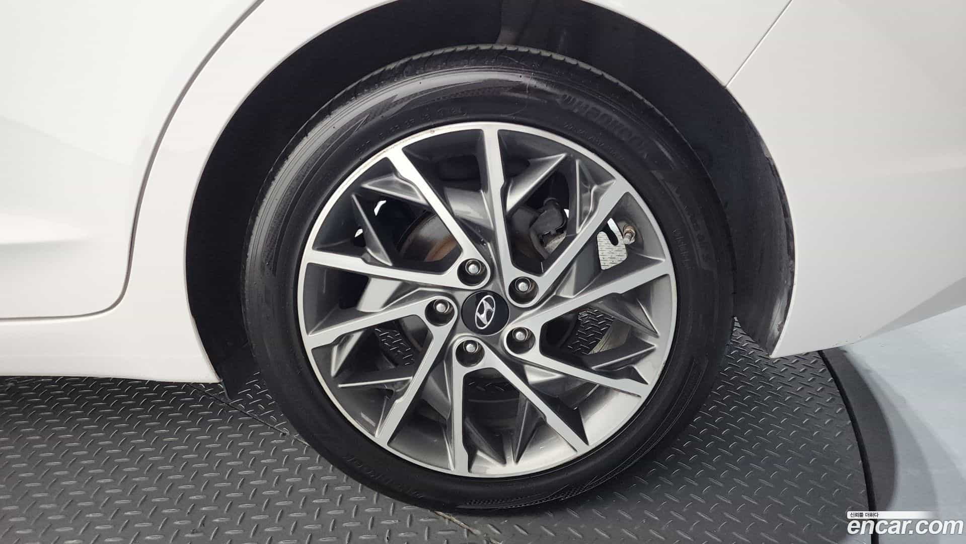 AVANTE Hyundai 2019.5-OUTER-031