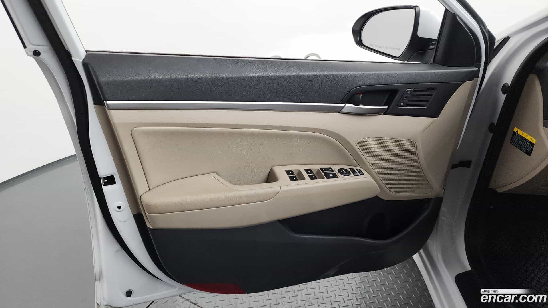 AVANTE Hyundai 2019.5-INNER-034